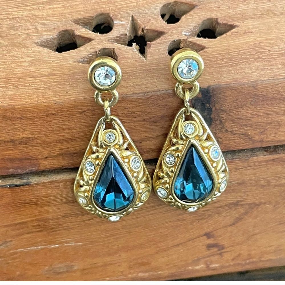 Avon vintage blue rhinestone gold tone drop earrings